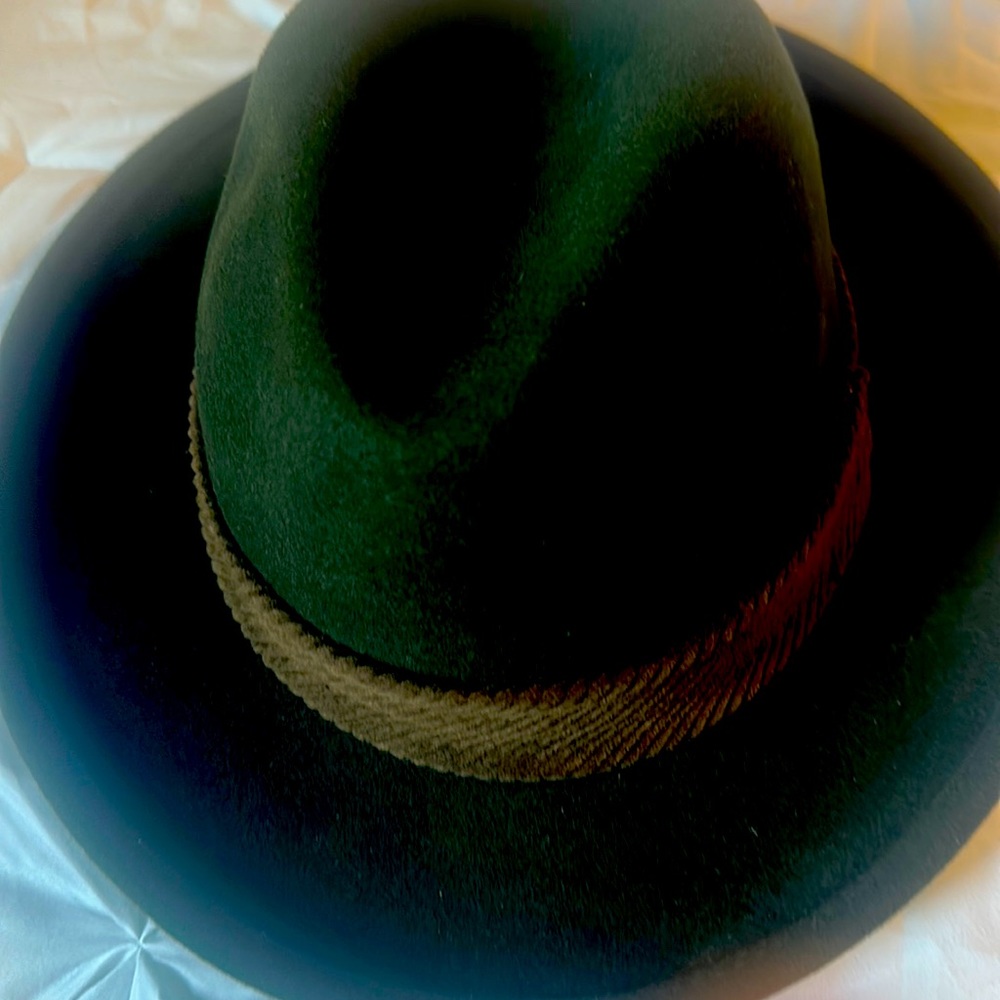Beautiful and smart Green Fedora! Brand new